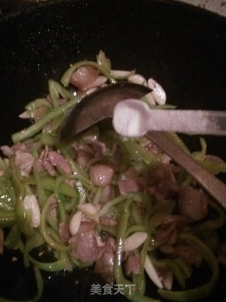 青椒炒肉的做法步骤：6