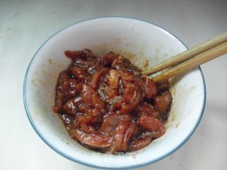 鸡腿菇香干炒肉丝的做法步骤：3