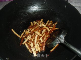 鸡腿菇香干炒肉丝的做法步骤：6