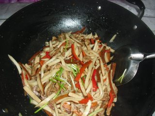 鸡腿菇香干炒肉丝的做法步骤：8