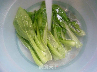 青菜排骨炒年糕的做法步骤：2