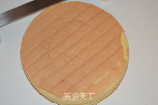 8寸KT卡通生日蛋糕的做法步骤：2