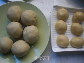 莲蓉蛋黄月饼的做法步骤：12