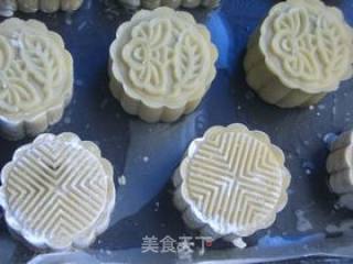 莲蓉蛋黄月饼的做法步骤：13