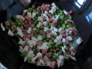 香肠豌豆炒鸡肉的做法步骤：12