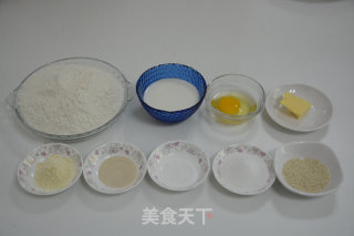 面包机做面包的方法（一键式芝麻牛奶面包）的做法步骤：1