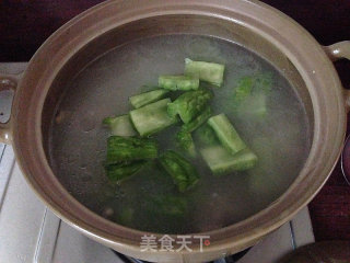 黄豆苦瓜猪骨汤的做法步骤：7