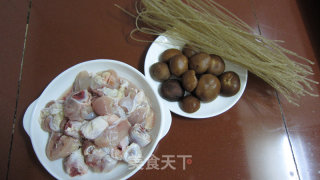 粉条炖冬菇鸡的做法步骤：1