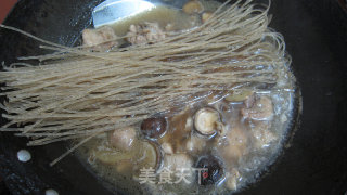 粉条炖冬菇鸡的做法步骤：9