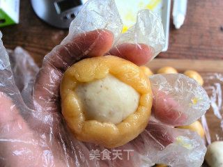 莲蓉蛋黄月饼的做法步骤：14