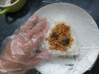 肉松饭团的做法步骤：9