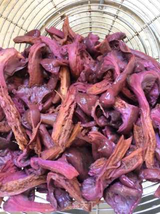 蘑菇烧肉的做法步骤：1