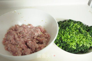 给山区孩子包的饺子--茴香馅的做法步骤：1