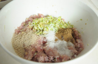 给山区孩子包的饺子--茴香馅的做法步骤：2