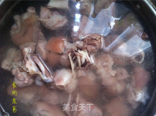 脆皮五香猪手的做法步骤：3