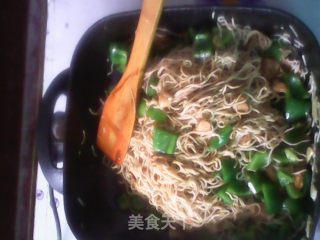 菜椒炒油面的做法步骤：6