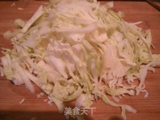 清炒包菜丝的做法步骤：1
