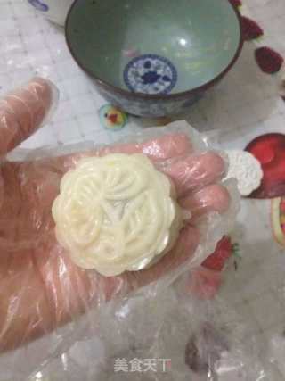 蔓越莓冰皮月饼的做法步骤：4
