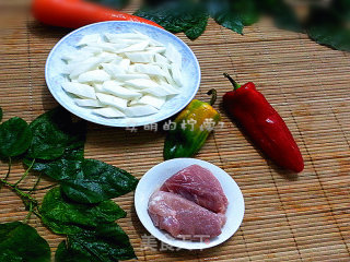 可爱如白玉的大白菜炒肉片的做法步骤：5