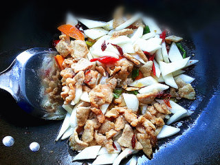 可爱如白玉的大白菜炒肉片的做法步骤：14