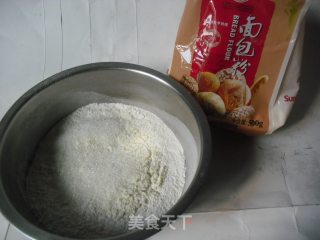 毛毛虫肉松面包的做法步骤：1