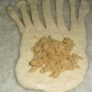 毛毛虫肉松面包的做法步骤：5