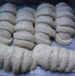 毛毛虫肉松面包的做法步骤：8