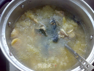 银耳乌鸡汤的做法步骤：4