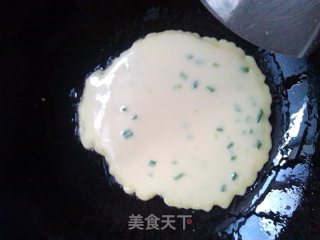 简易葱香鸡蛋饼的做法步骤：1