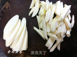 茭白炒火腿的做法步骤：2