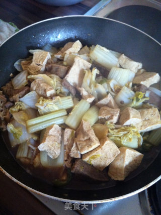 白菜牛肉炖冻豆腐的做法步骤：5