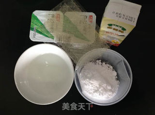 hello kitty 酸奶慕斯蛋糕的做法步骤：1