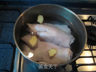 卤猪蹄的做法步骤：2