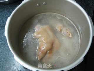卤猪蹄的做法步骤：5