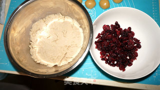 广式白豆沙蔓越莓月饼的做法步骤：5