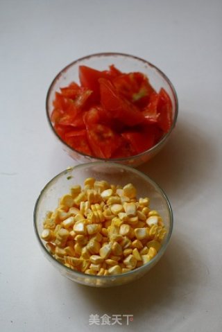 番茄毛豆炒玉米的做法步骤：1
