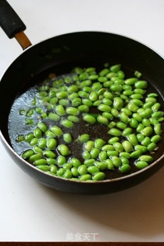 番茄毛豆炒玉米的做法步骤：2