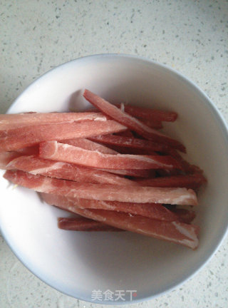 黑胡椒炸肉条的做法步骤：1
