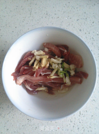 黑胡椒炸肉条的做法步骤：2