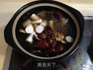 淮山猪骨灵芝汤的做法步骤：8