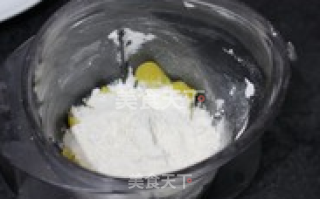 留在齿间的柠檬清香--柠檬蛋糕的做法步骤：2