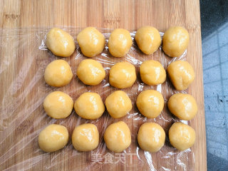 红豆沙月饼的做法步骤：5