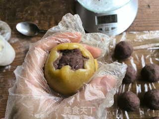 红豆沙月饼的做法步骤：9