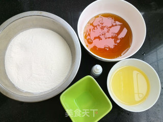 五仁月饼的做法步骤：1