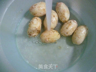 五花肉香芋汤的做法步骤：2