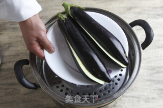 葱油蒜汁香烤茄子的做法步骤：1