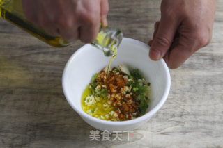 葱油蒜汁香烤茄子的做法步骤：2