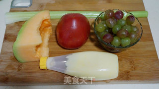 缤纷水果蔬菜沙拉的做法步骤：1