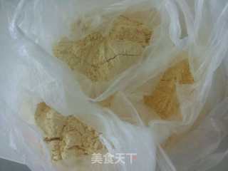 玉米面酸菜团子的做法步骤：1
