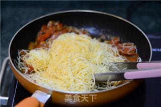 【萨拉米香肠茄汁意面】的做法步骤：9